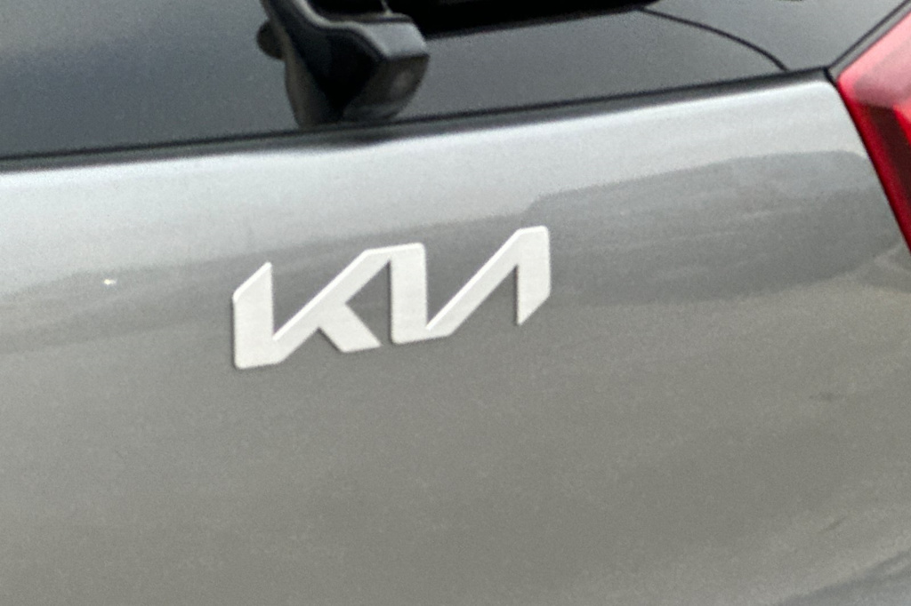 Thumbnail: 2022 Kia Niro - 7