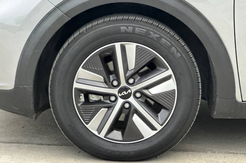 Thumbnail: 2022 Kia Niro - 8