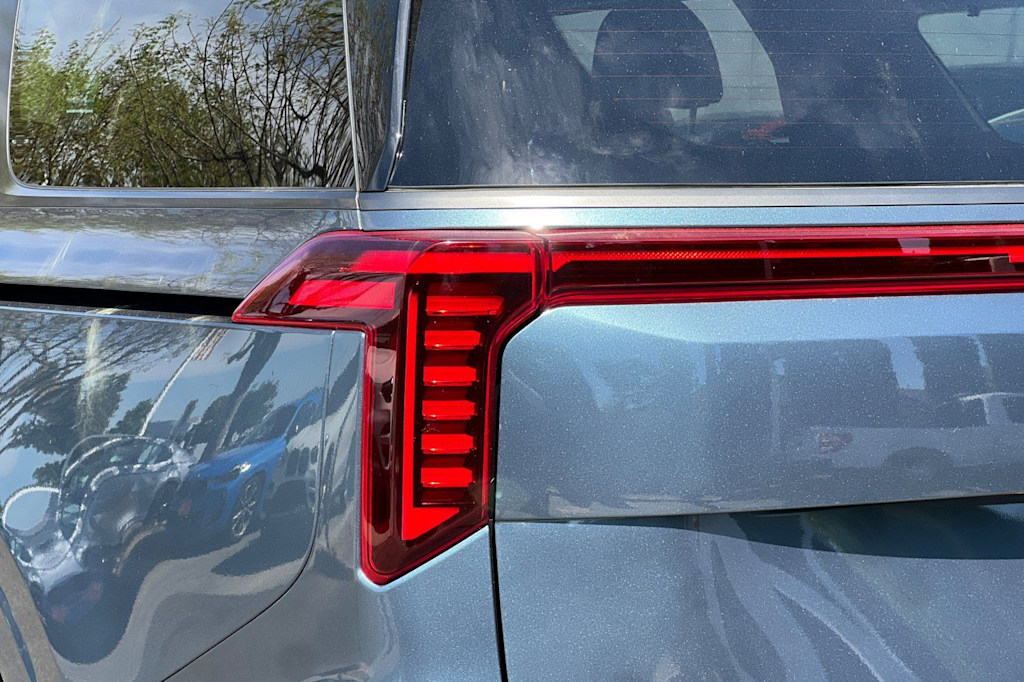 Thumbnail: 2025 Kia Carnival - 39