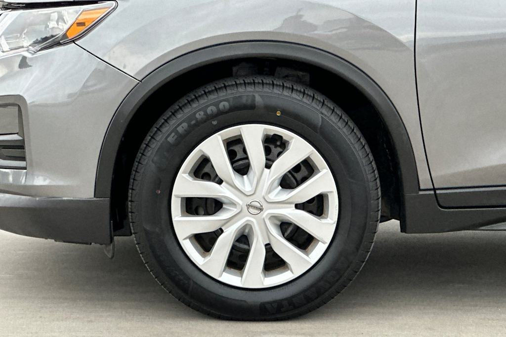 Thumbnail: 2017 Nissan Rogue - 8