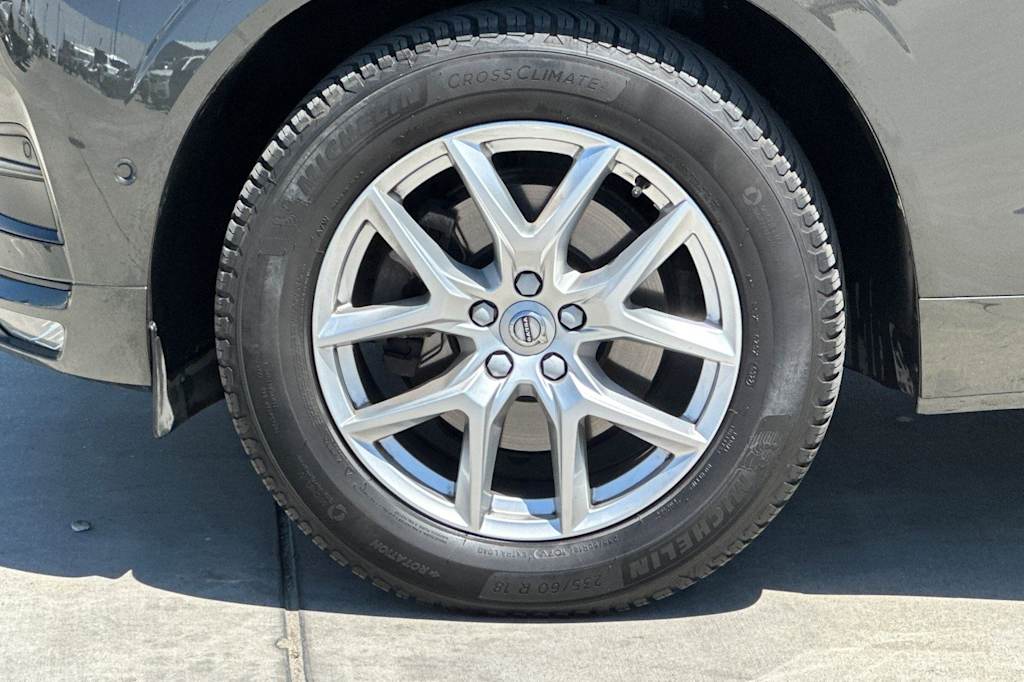 Thumbnail: 2019 Volvo XC60 - 8