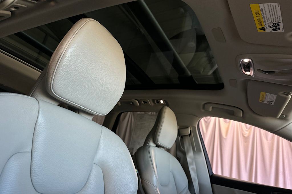 Thumbnail: 2019 Volvo XC60 - 10