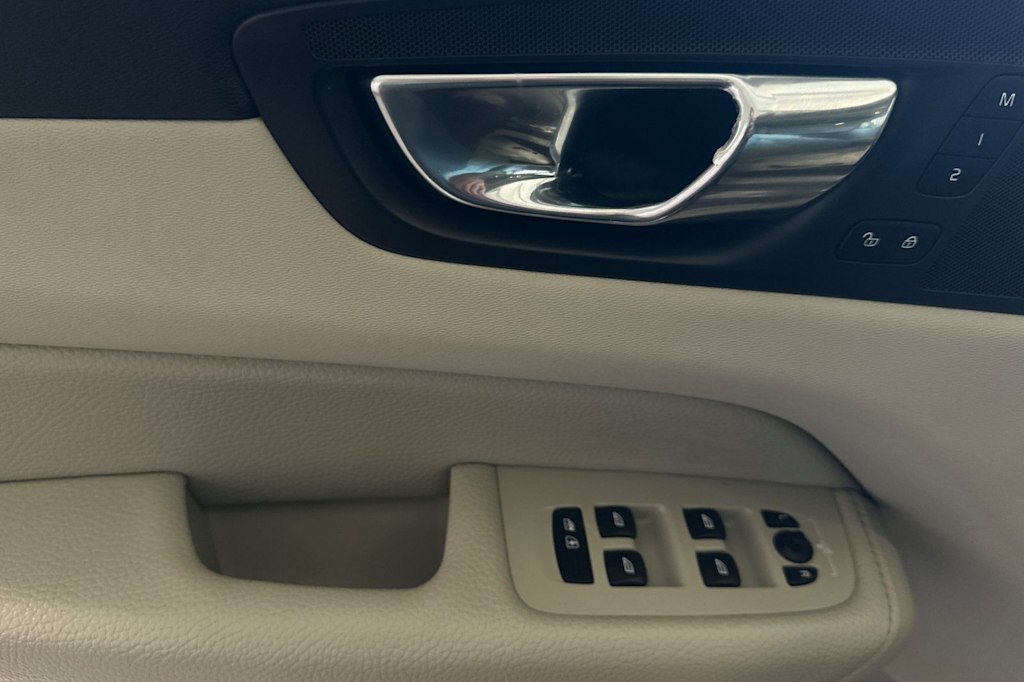 Thumbnail: 2019 Volvo XC60 - 21