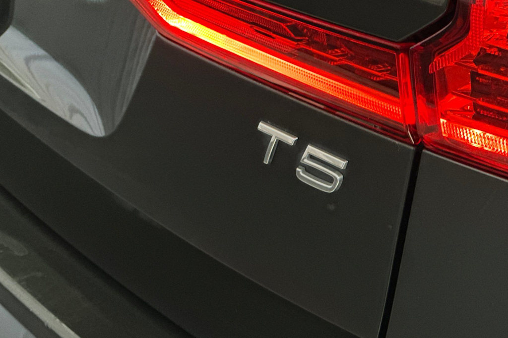 Thumbnail: 2019 Volvo XC60 - 7
