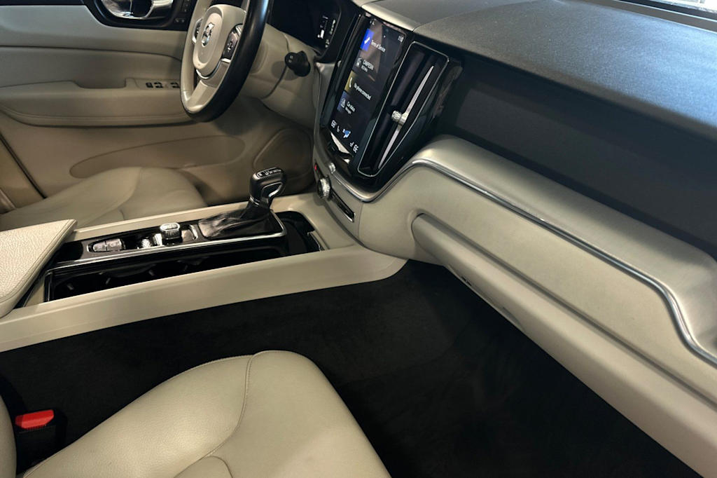Thumbnail: 2019 Volvo XC60 - 13