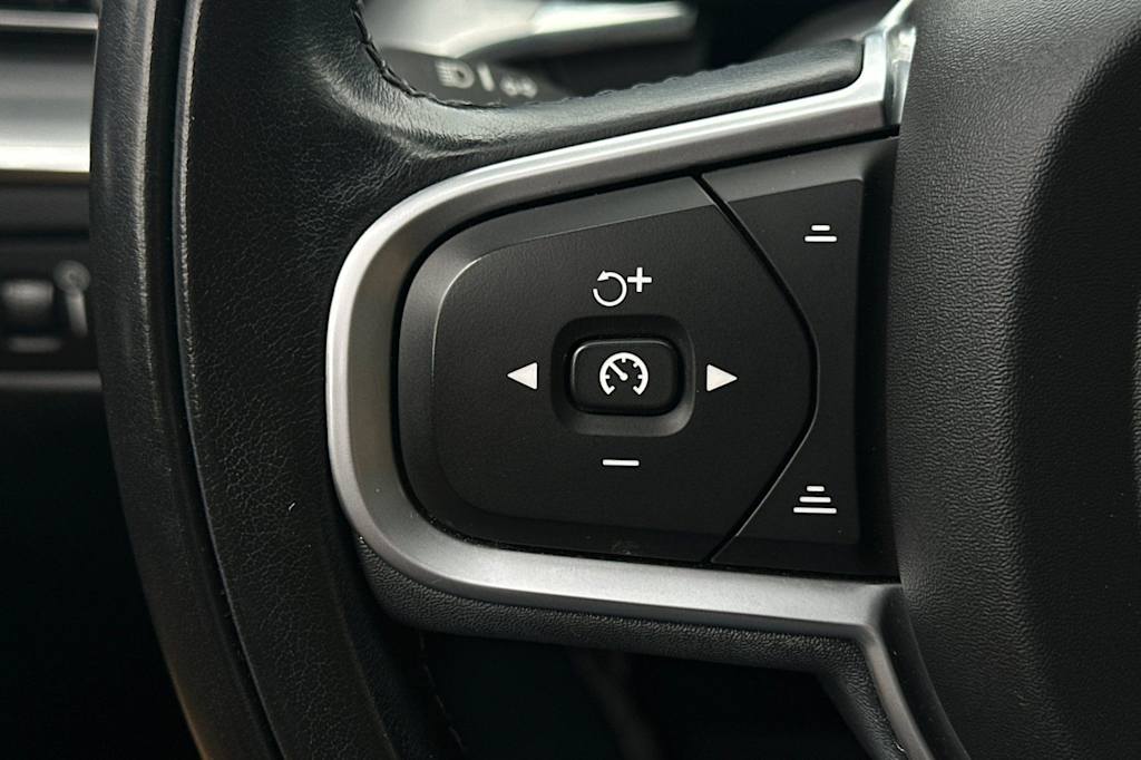 Thumbnail: 2019 Volvo XC60 - 33
