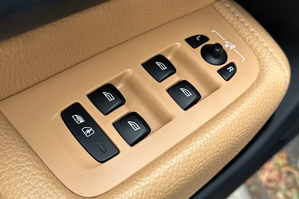 Thumbnail: 2019 Volvo XC60 - 23