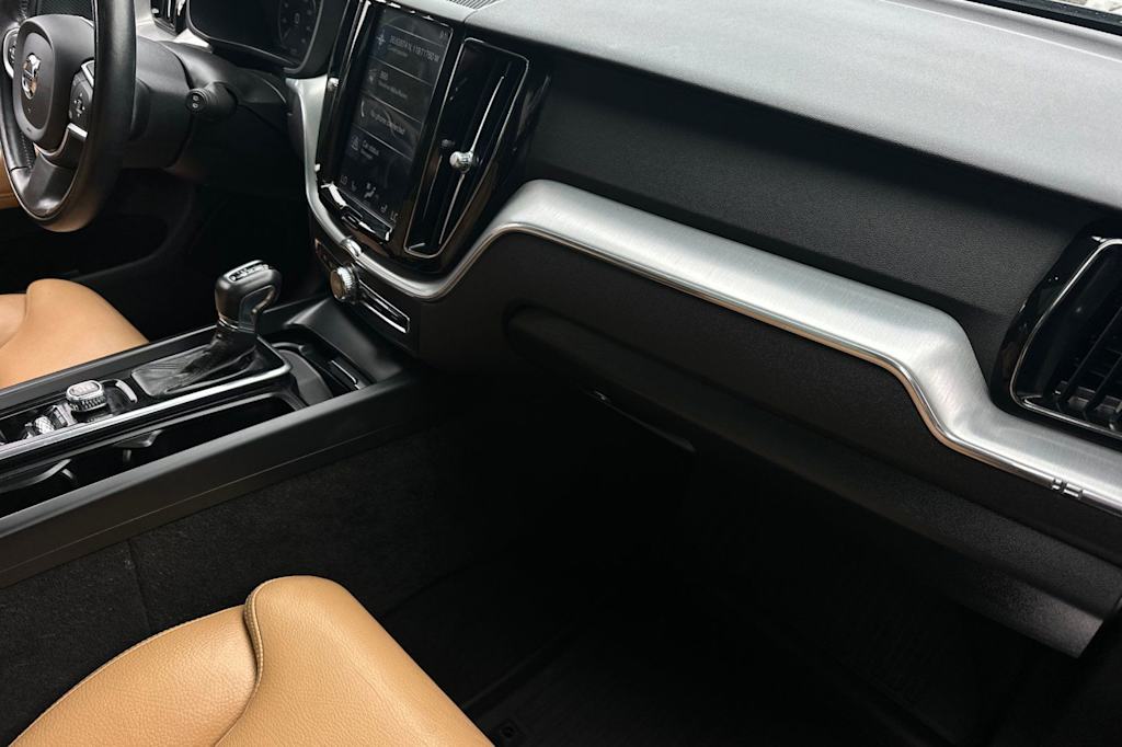 Thumbnail: 2019 Volvo XC60 - 13
