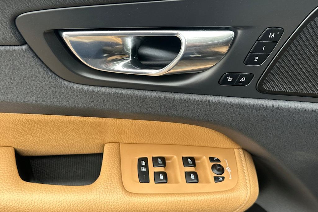 Thumbnail: 2019 Volvo XC60 - 22