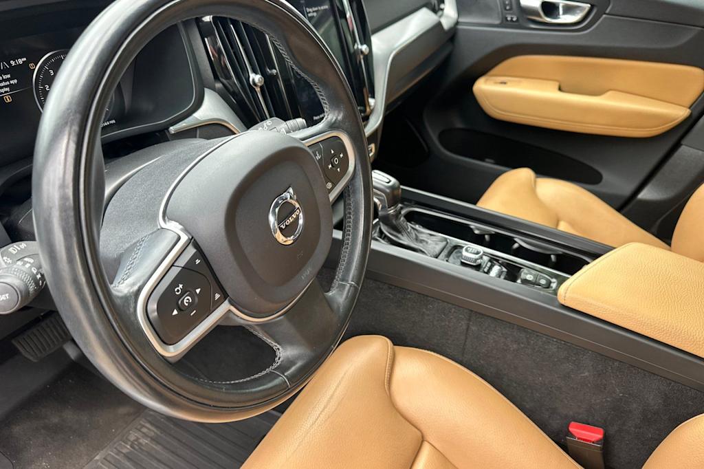 Thumbnail: 2019 Volvo XC60 - 9