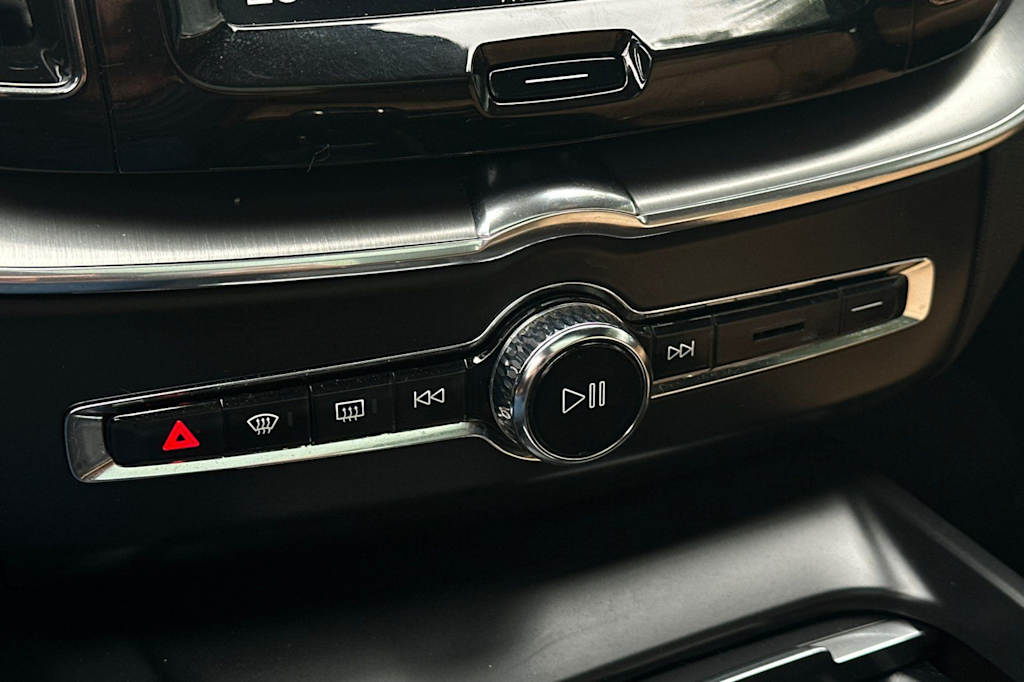 Thumbnail: 2019 Volvo XC60 - 28