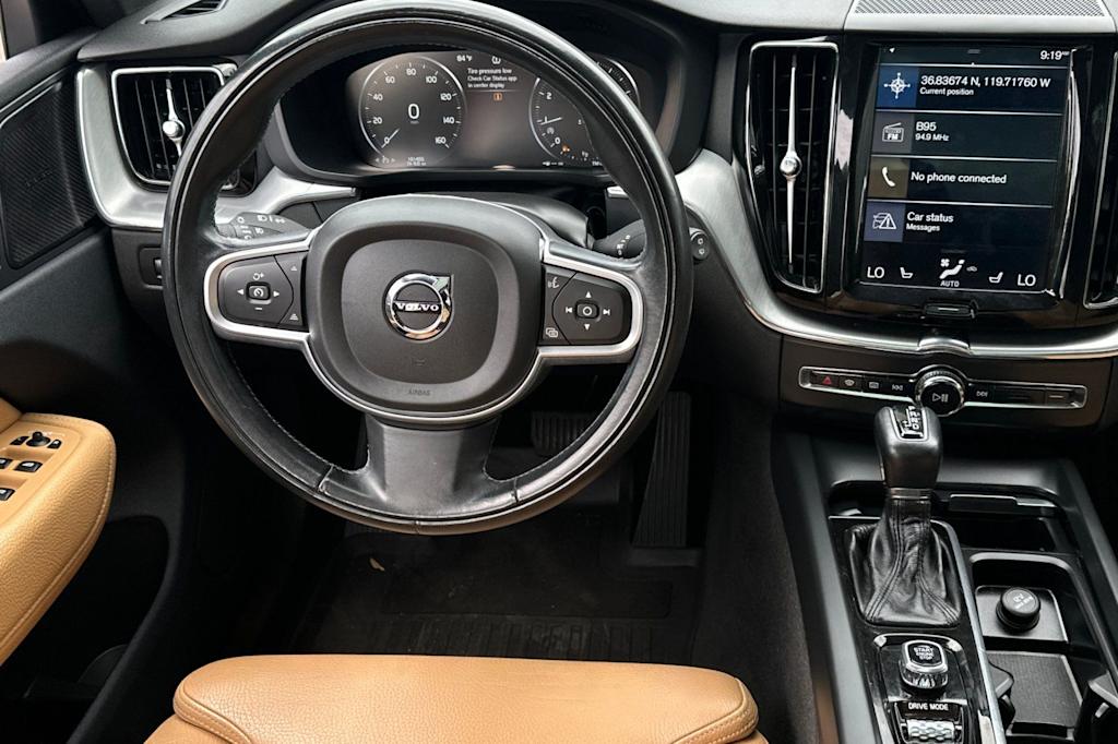 Thumbnail: 2019 Volvo XC60 - 12