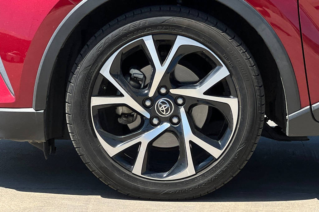 Thumbnail: 2018 Toyota C-HR - 8