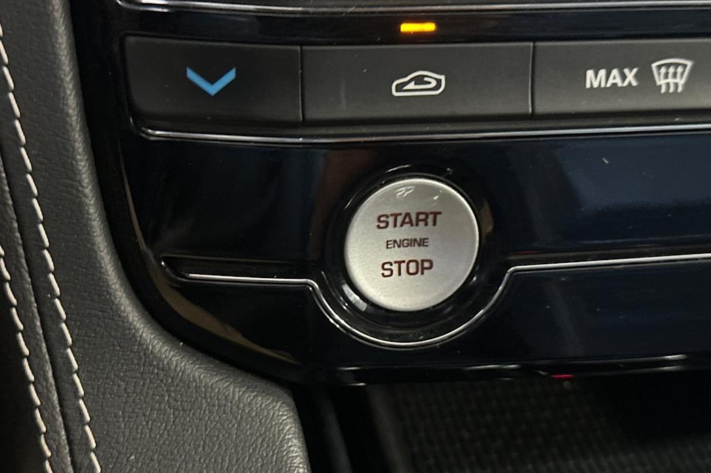 Thumbnail: 2019 Jaguar F-Pace - 28