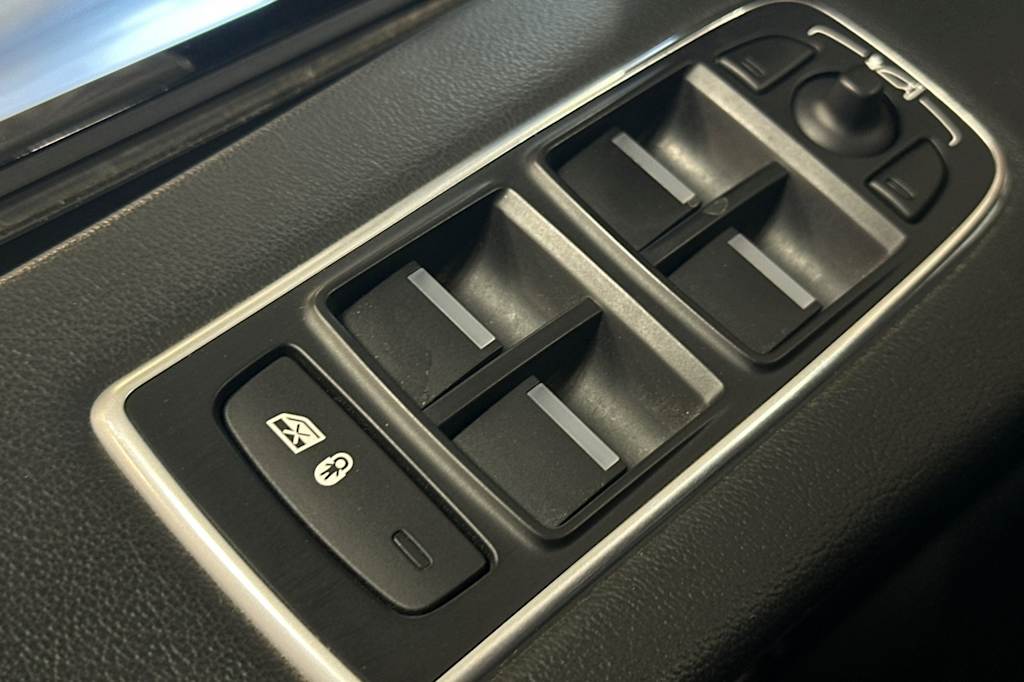 Thumbnail: 2019 Jaguar F-Pace - 22