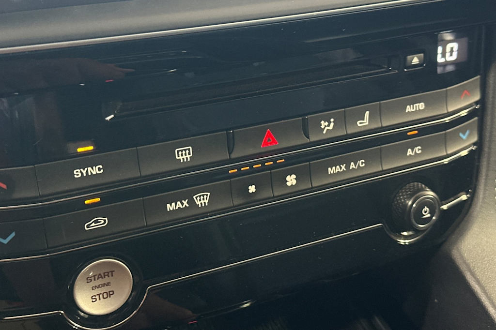 Thumbnail: 2019 Jaguar F-Pace - 27