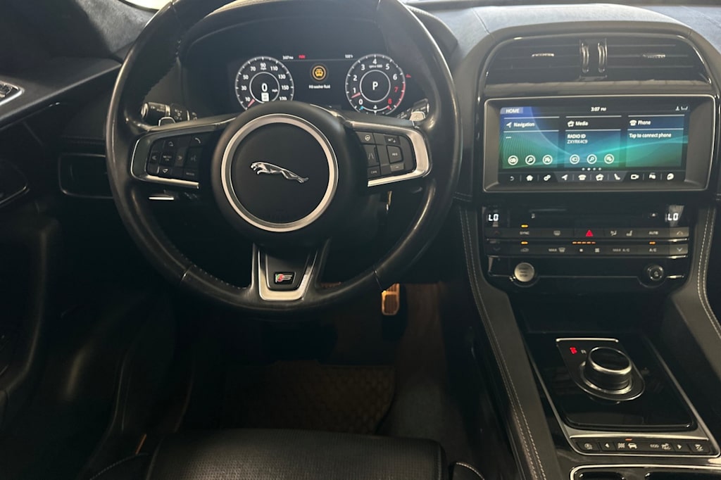 Thumbnail: 2019 Jaguar F-Pace - 11