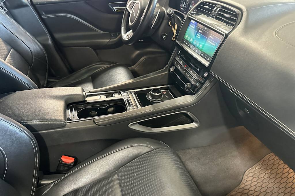 Thumbnail: 2019 Jaguar F-Pace - 12