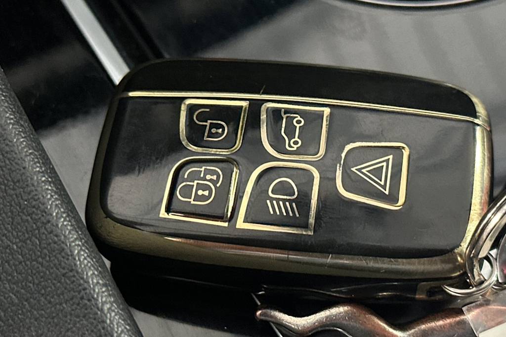 Thumbnail: 2019 Jaguar F-Pace - 31