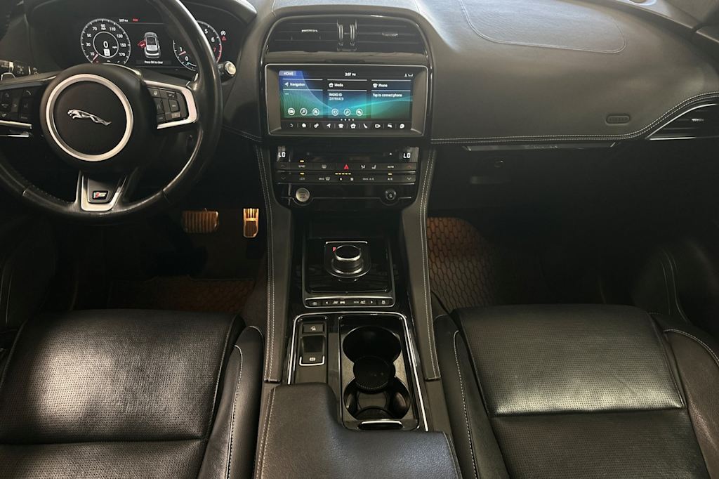 Thumbnail: 2019 Jaguar F-Pace - 2