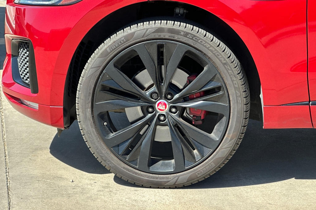 Thumbnail: 2019 Jaguar F-Pace - 8