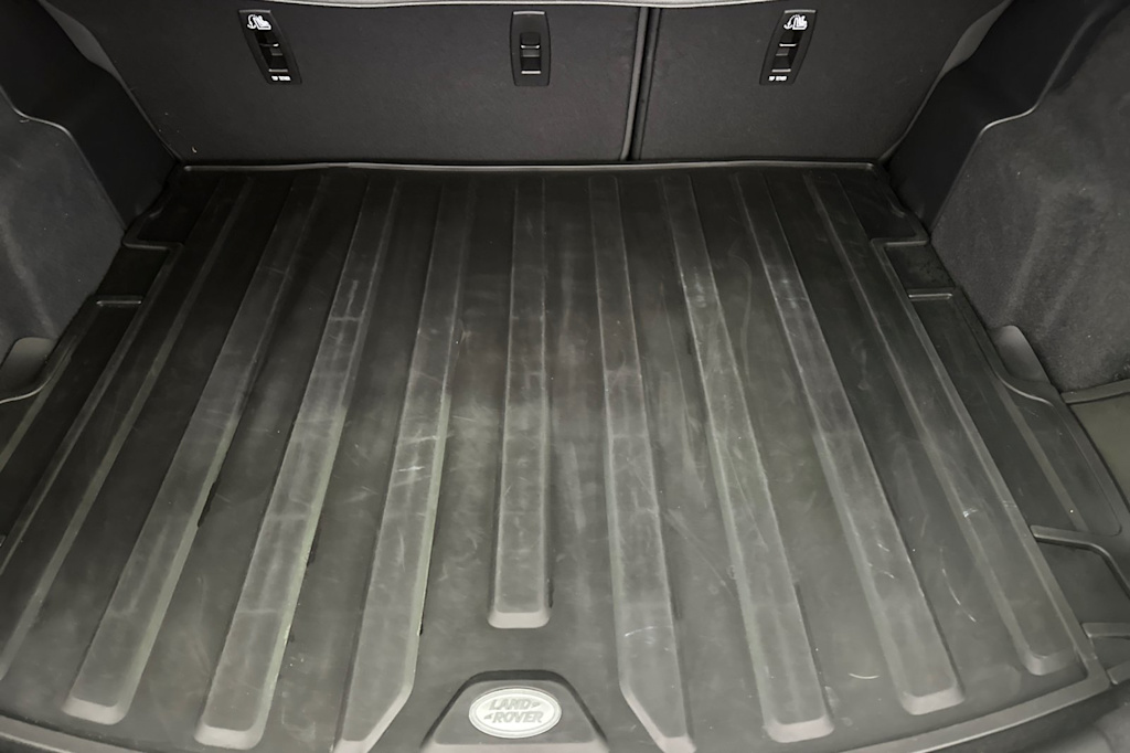 Thumbnail: 2024 Land Rover Discovery Sport - 16