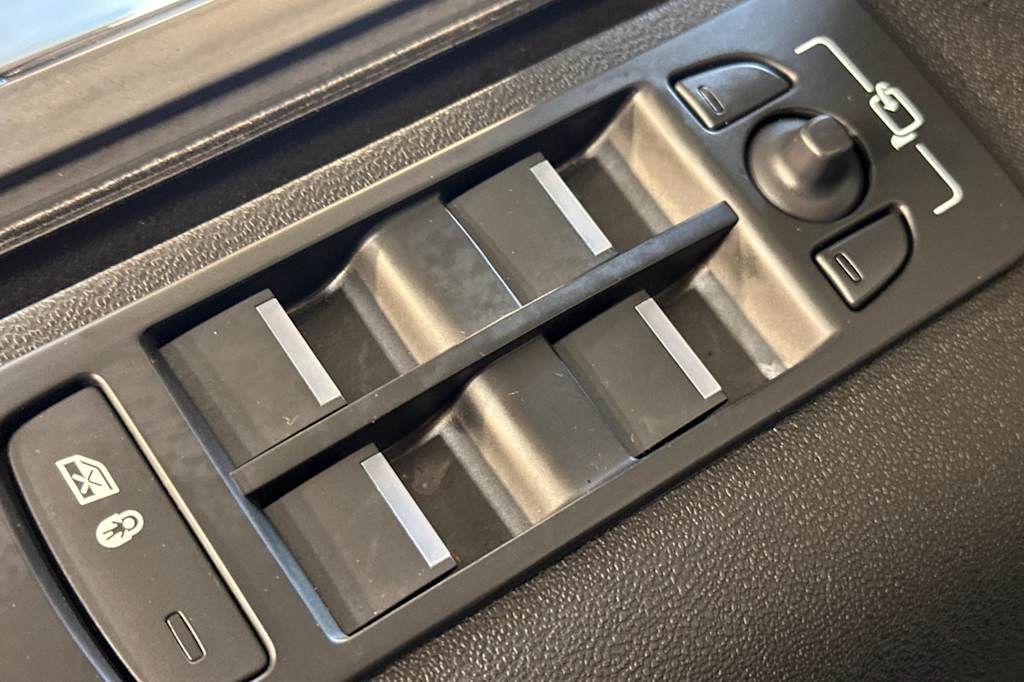 Thumbnail: 2024 Land Rover Discovery Sport - 23