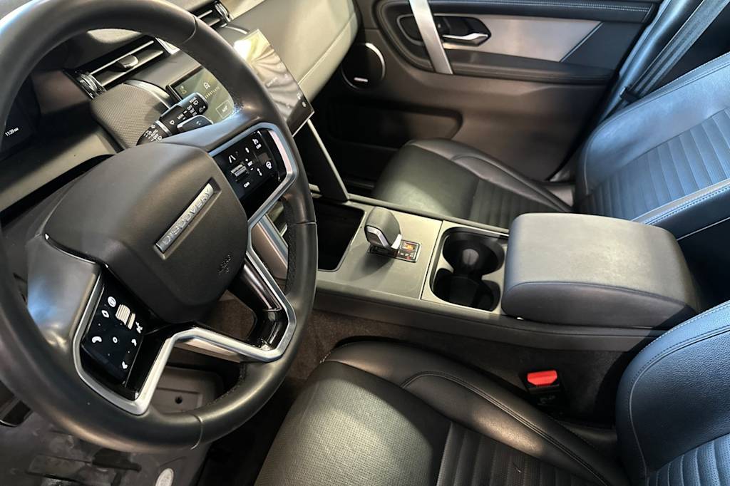 Thumbnail: 2024 Land Rover Discovery Sport - 11