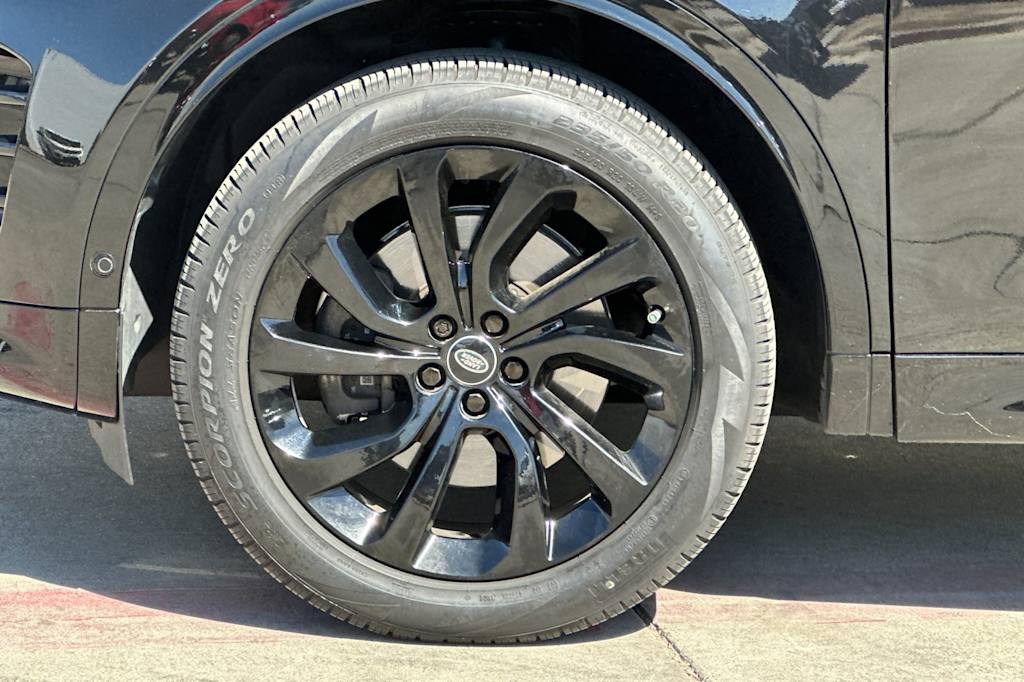 Thumbnail: 2024 Land Rover Discovery Sport - 8