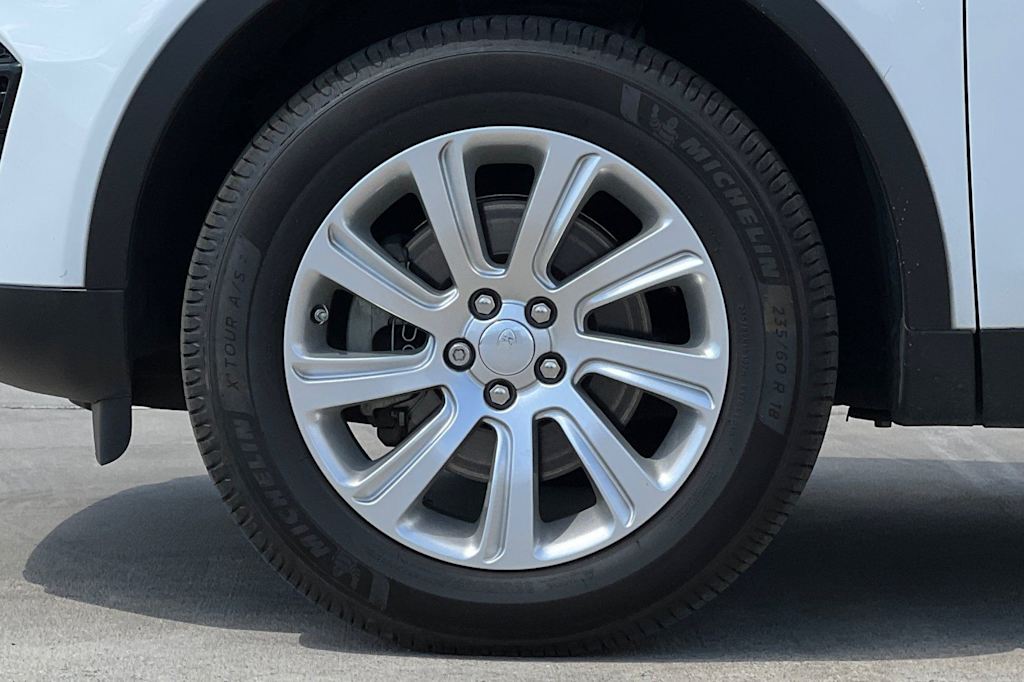 Thumbnail: 2018 Land Rover Discovery Sport - 8