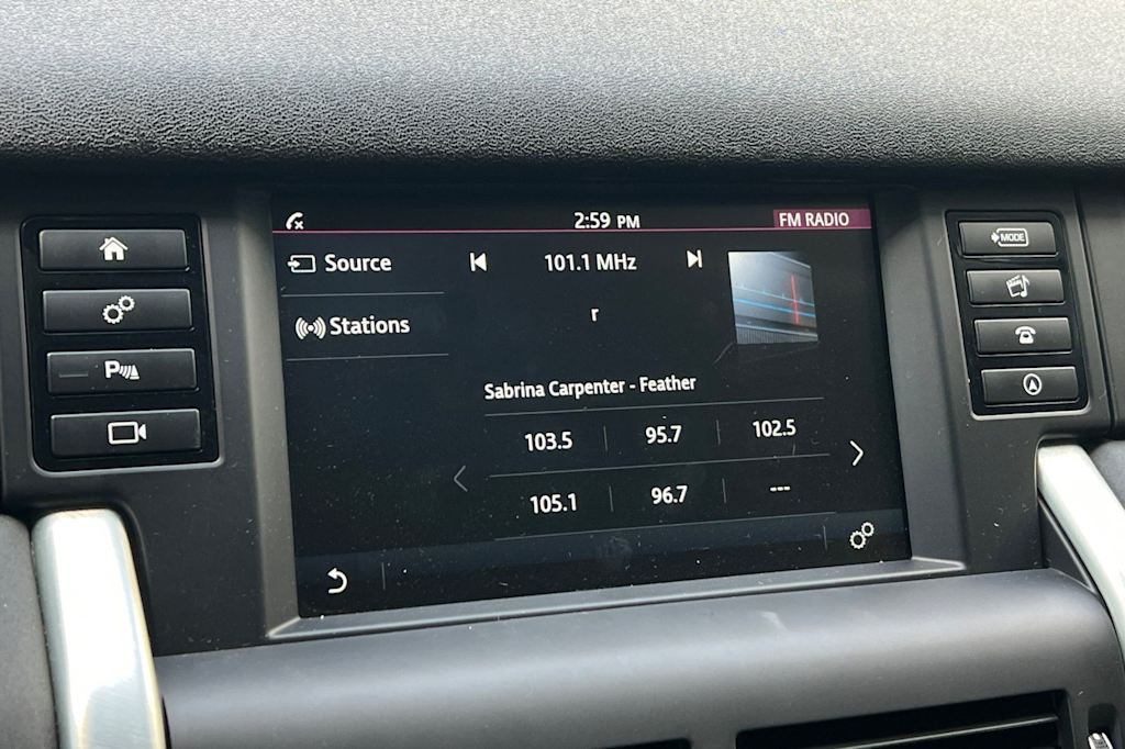 Thumbnail: 2018 Land Rover Discovery Sport - 14