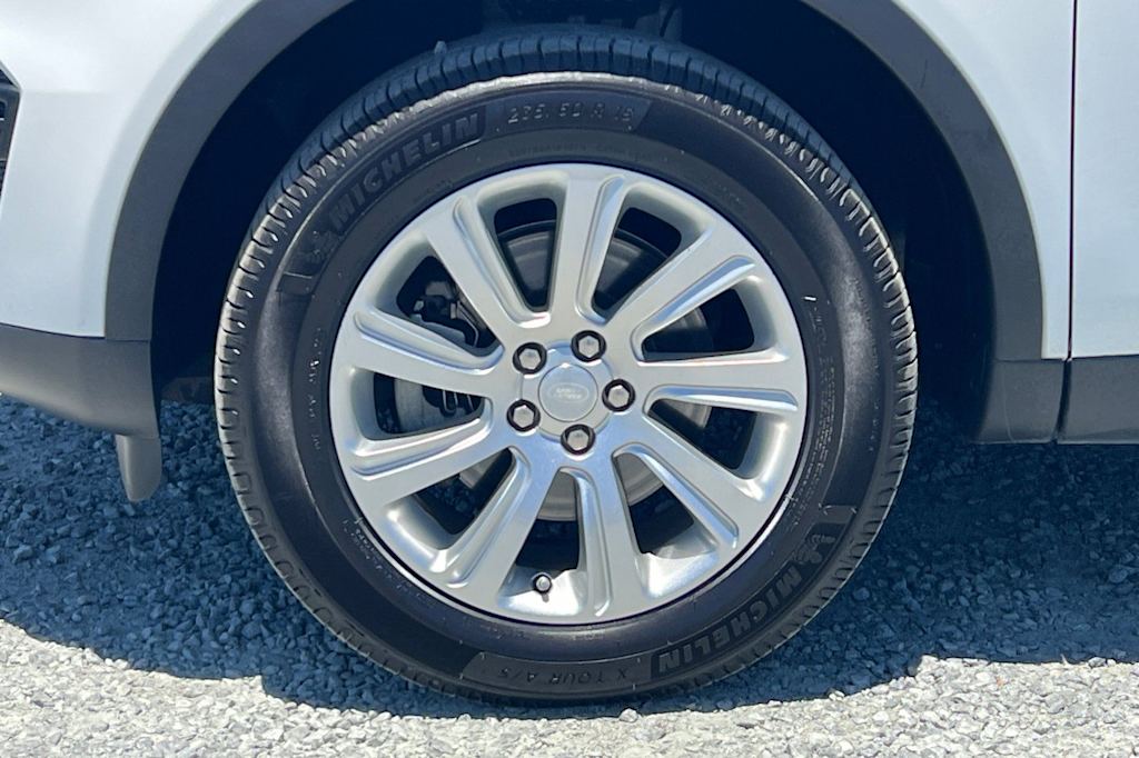 Thumbnail: 2018 Land Rover Discovery Sport - 8