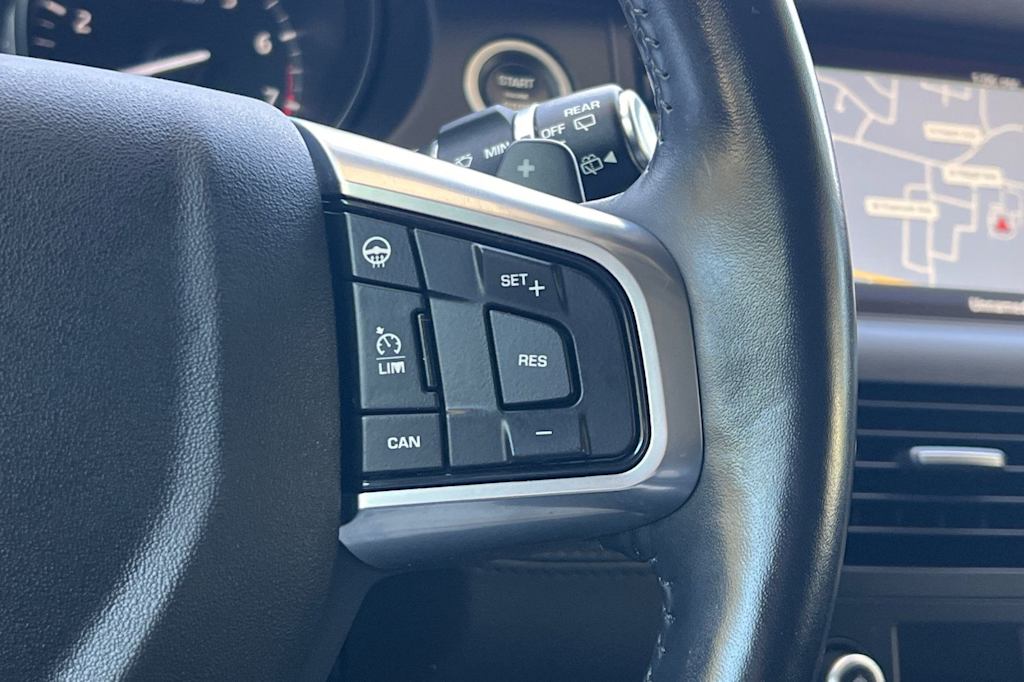 Thumbnail: 2018 Land Rover Discovery Sport - 33