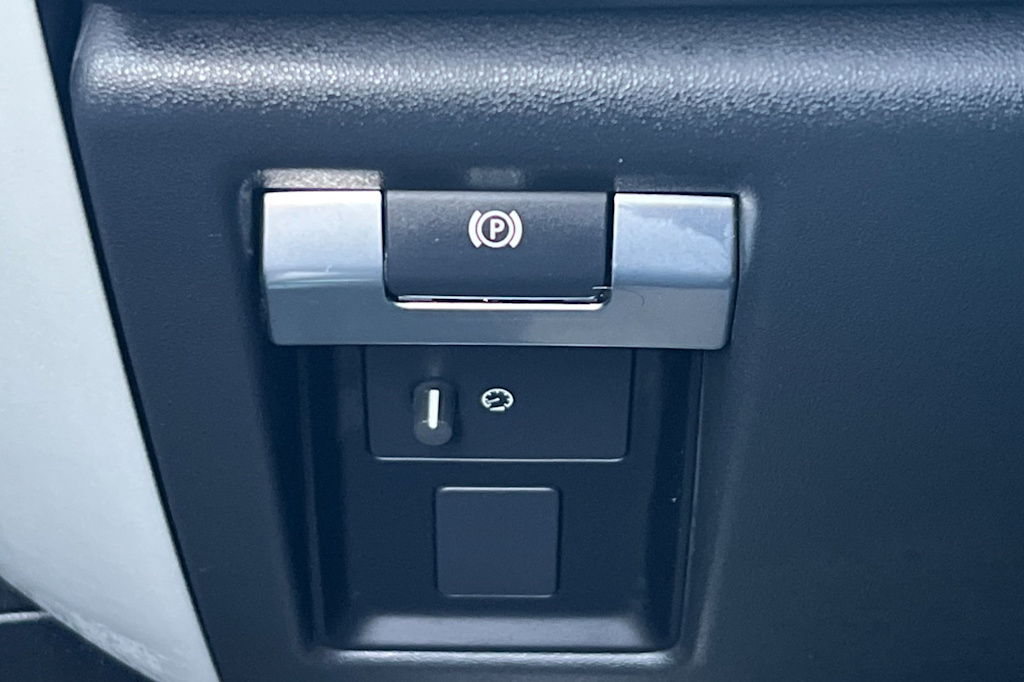 Thumbnail: 2024 Land Rover Defender - 35