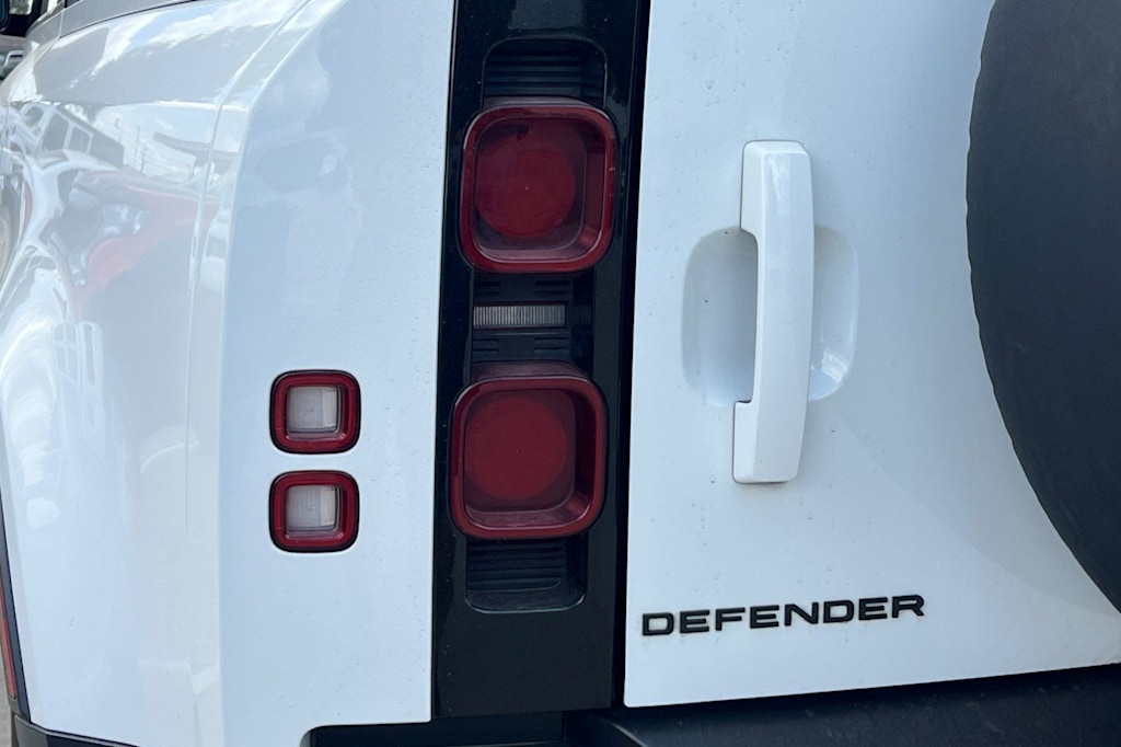Thumbnail: 2022 Land Rover Defender - 6