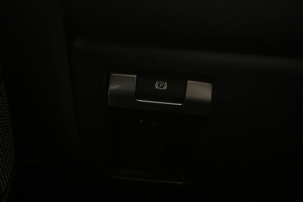 Thumbnail: 2020 Land Rover Defender - 35