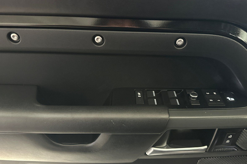 Thumbnail: 2020 Land Rover Defender - 20