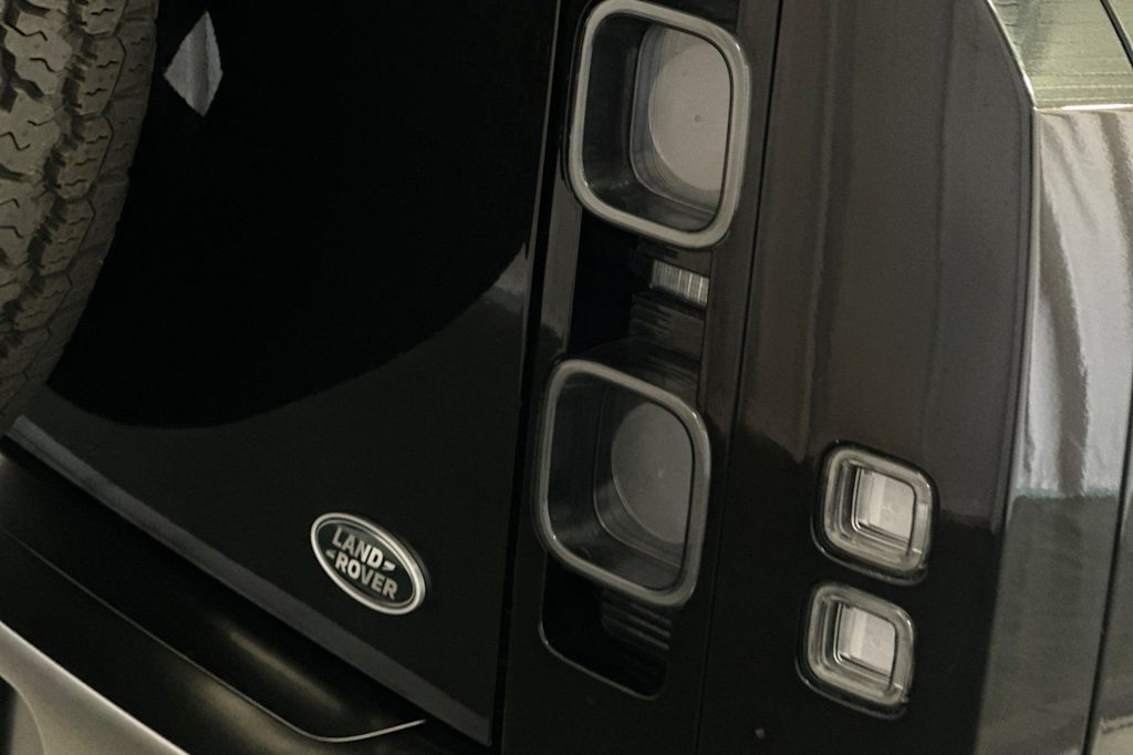 Thumbnail: 2020 Land Rover Defender - 23