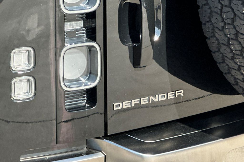 Thumbnail: 2020 Land Rover Defender - 37