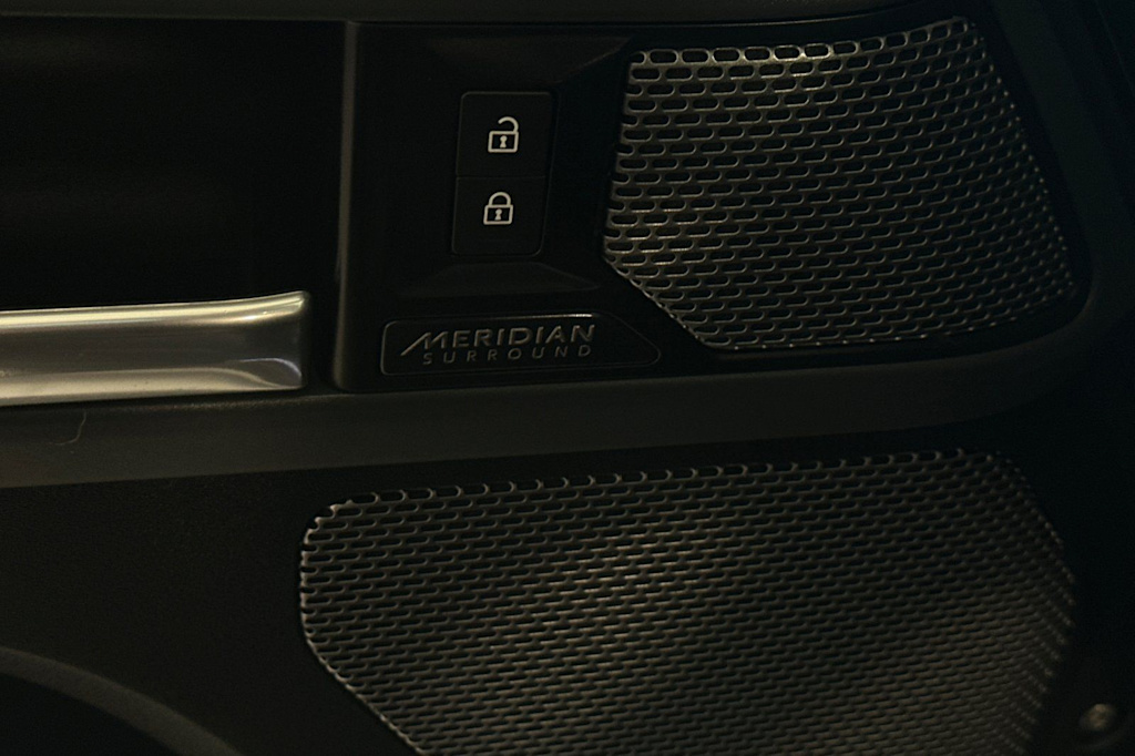 Thumbnail: 2020 Land Rover Defender - 25