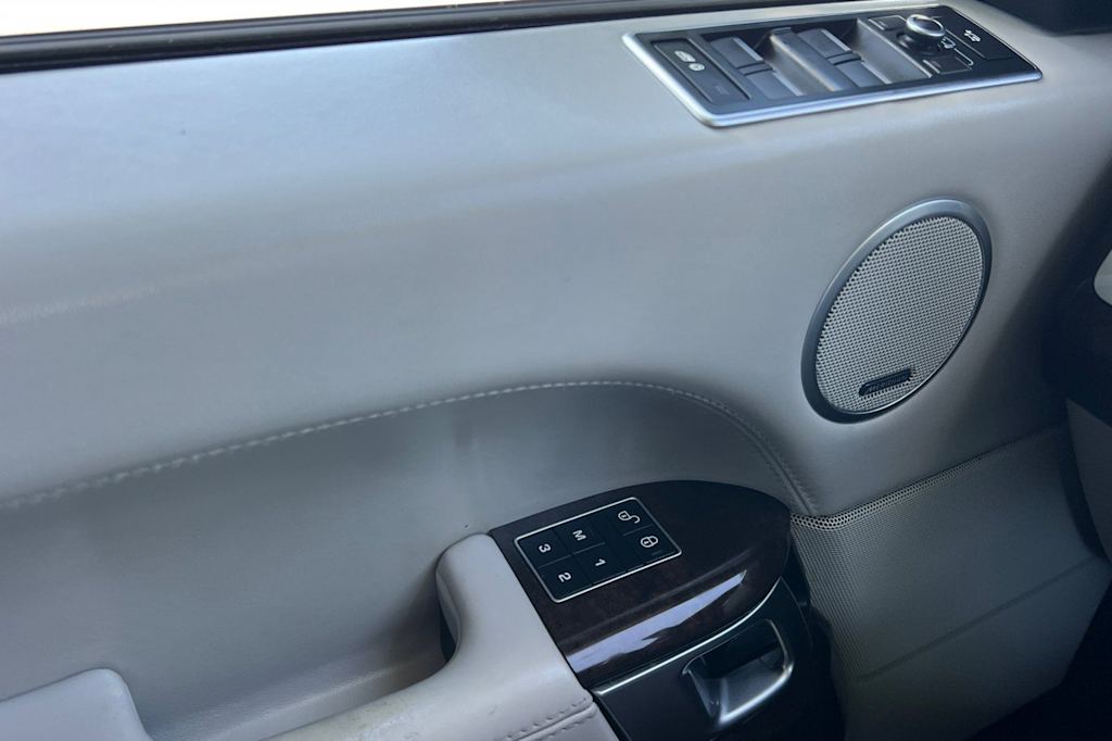 Thumbnail: 2017 Land Rover Range Rover - 21