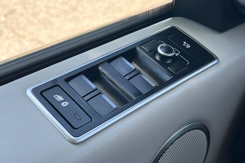 Thumbnail: 2017 Land Rover Range Rover - 22