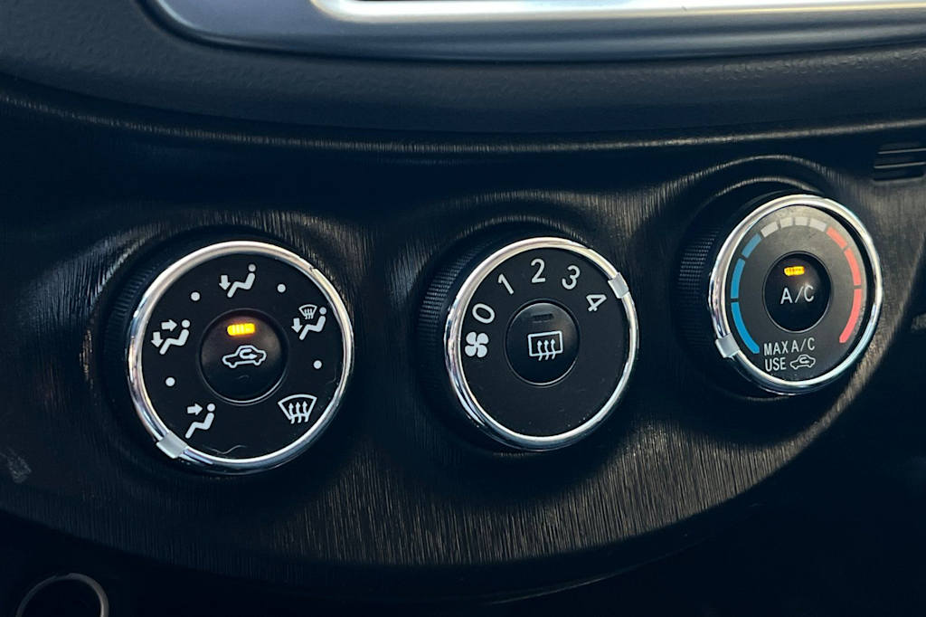 Thumbnail: 2014 Toyota Yaris - 26