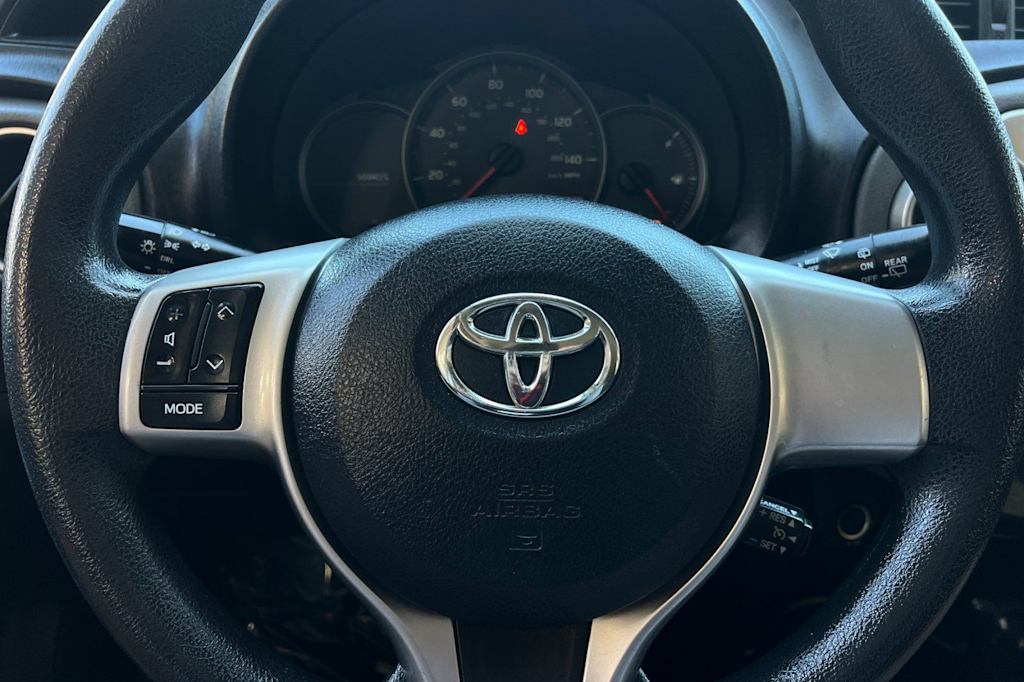 Thumbnail: 2014 Toyota Yaris - 27