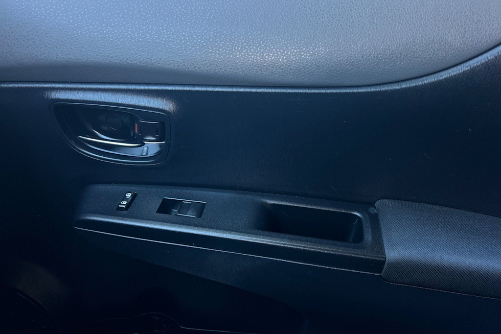 Thumbnail: 2014 Toyota Yaris - 25