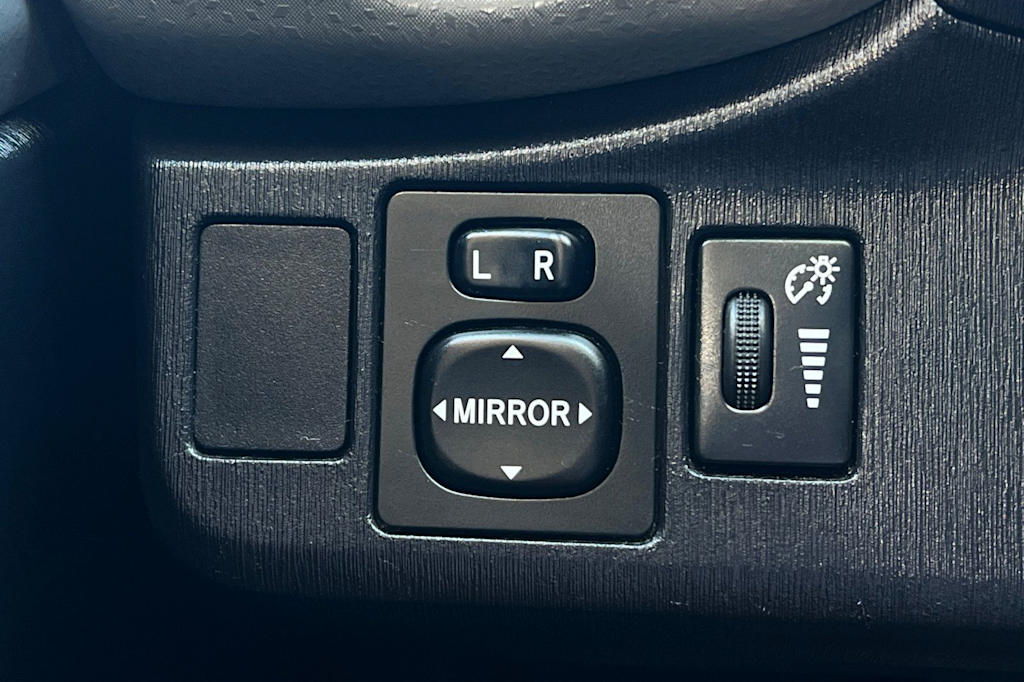 Thumbnail: 2014 Toyota Yaris - 30