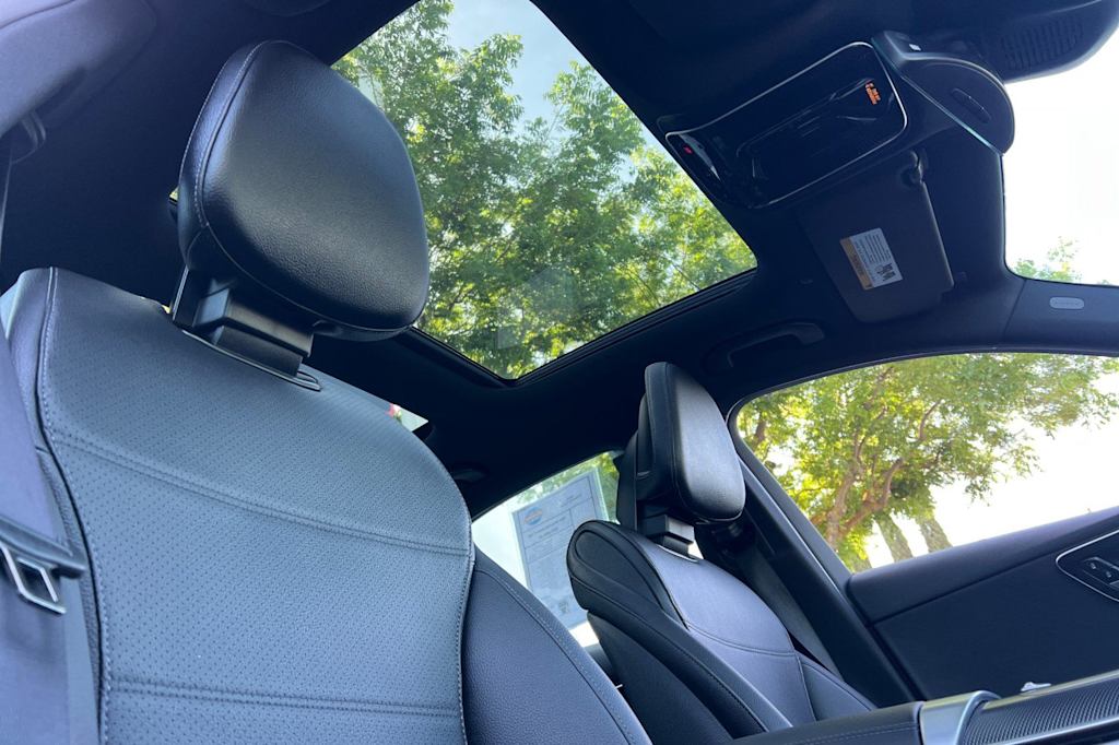 Thumbnail: 2024 Mercedes-Benz C-Class - 10