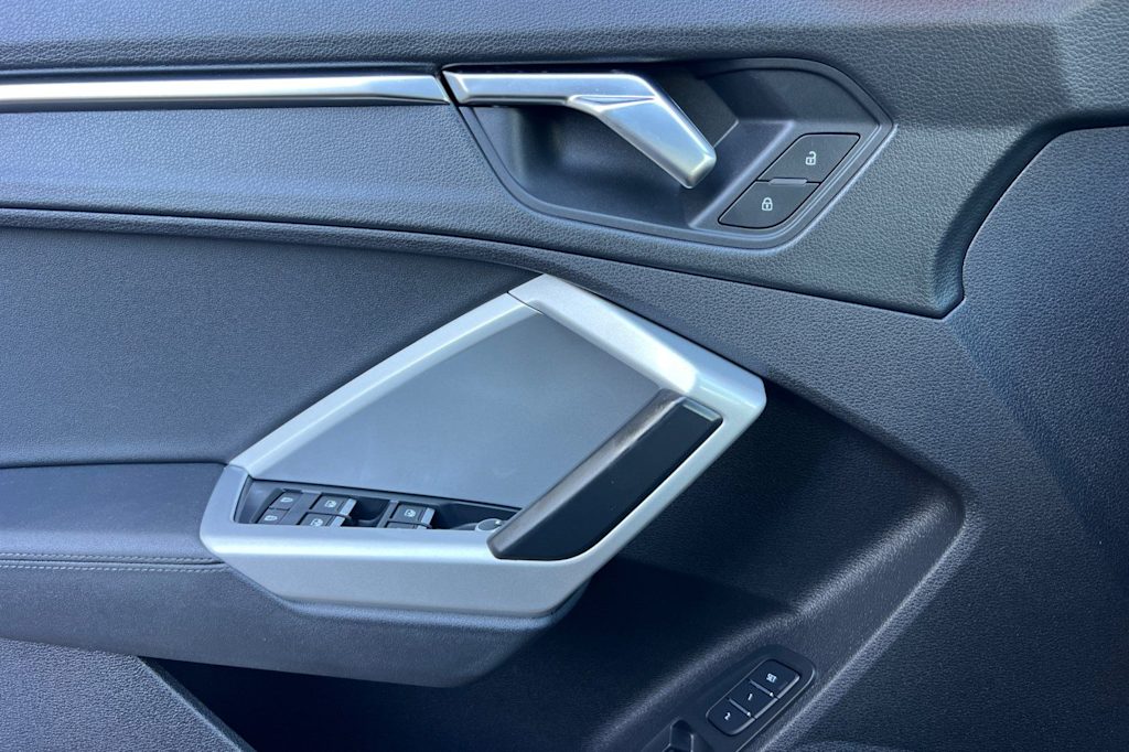 Thumbnail: 2022 Audi Q3 - 22