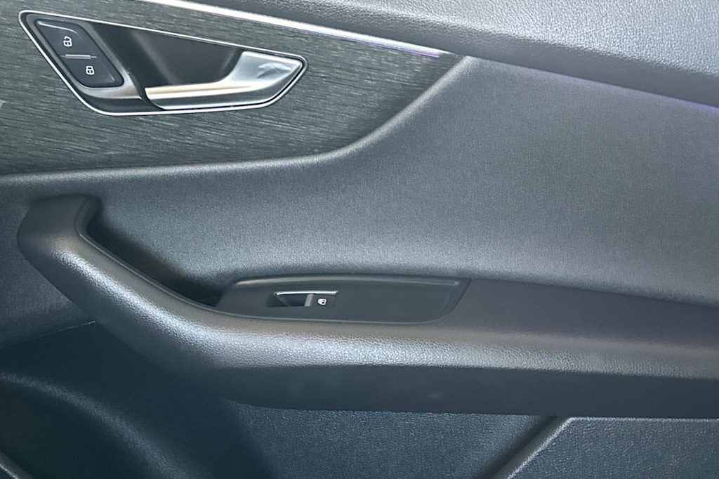 Thumbnail: 2020 Audi Q8 - 24
