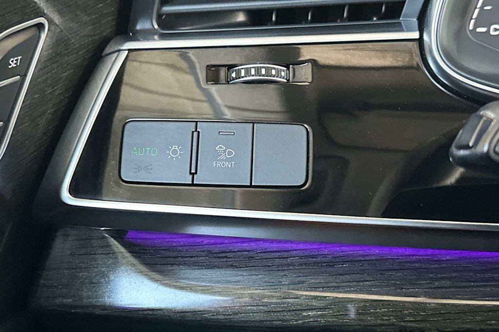 Thumbnail: 2020 Audi Q8 - 33